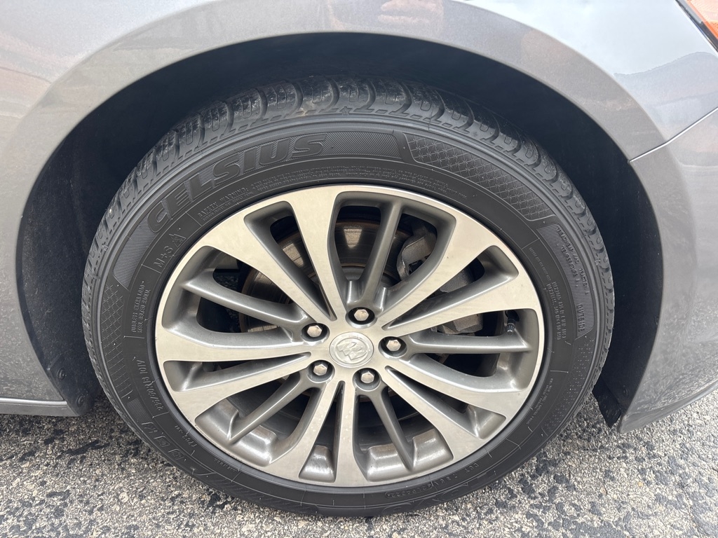 Buick LaCrosse 4dr Sdn Premium AWD 2018