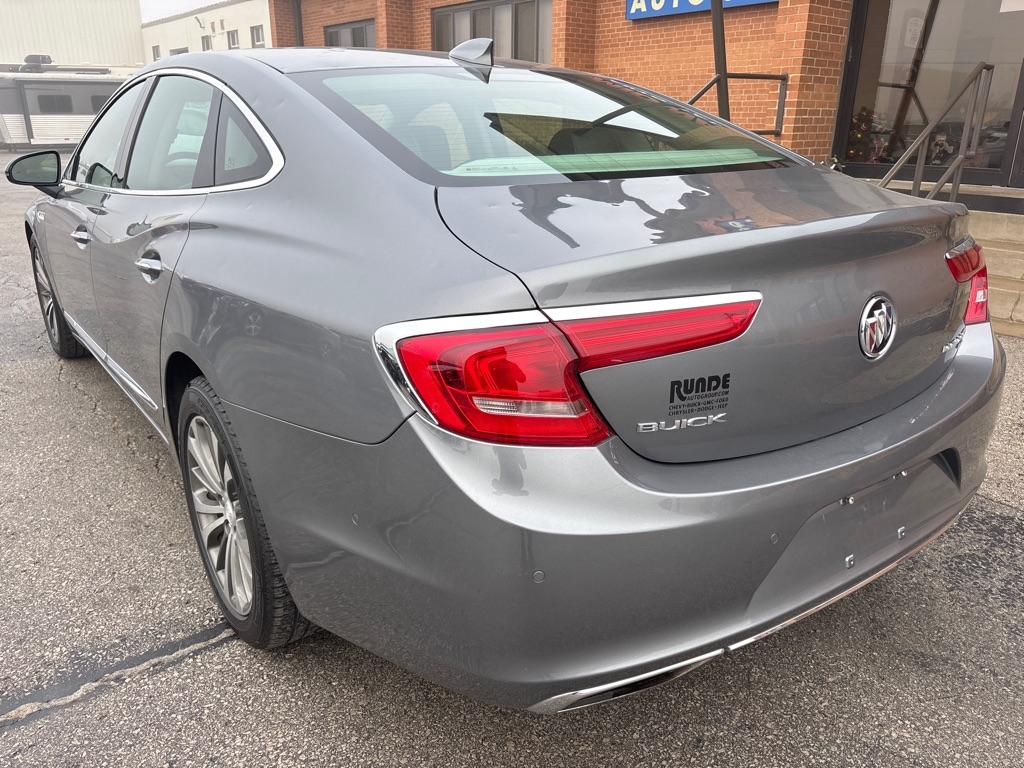 Buick LaCrosse 4dr Sdn Premium AWD 2018