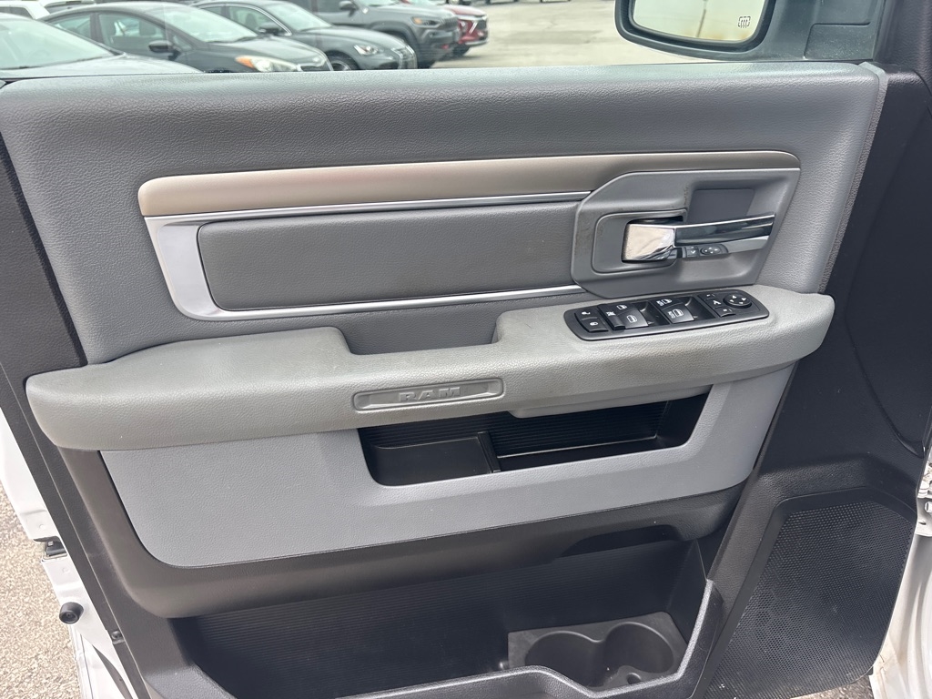 RAM 1500 Classic Big Horn 4x4 Crew Cab 5'7" Box 2019