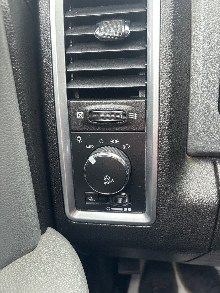 RAM 1500 Classic Big Horn 4x4 Crew Cab 5'7" Box 2019