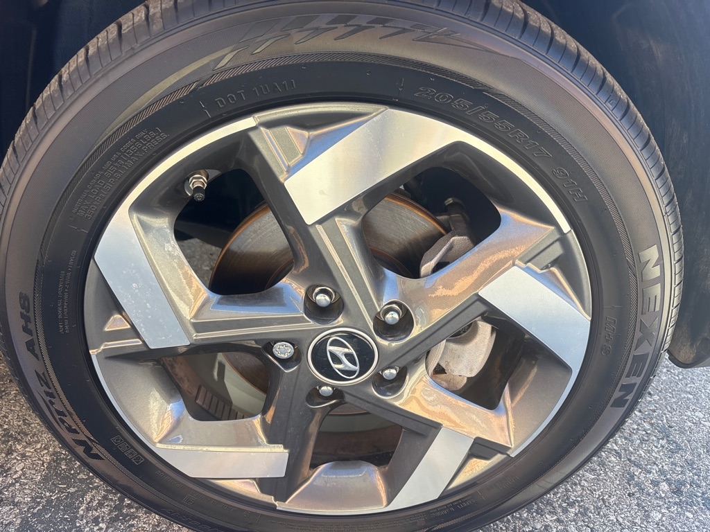 Hyundai Venue Limited IVT 2025