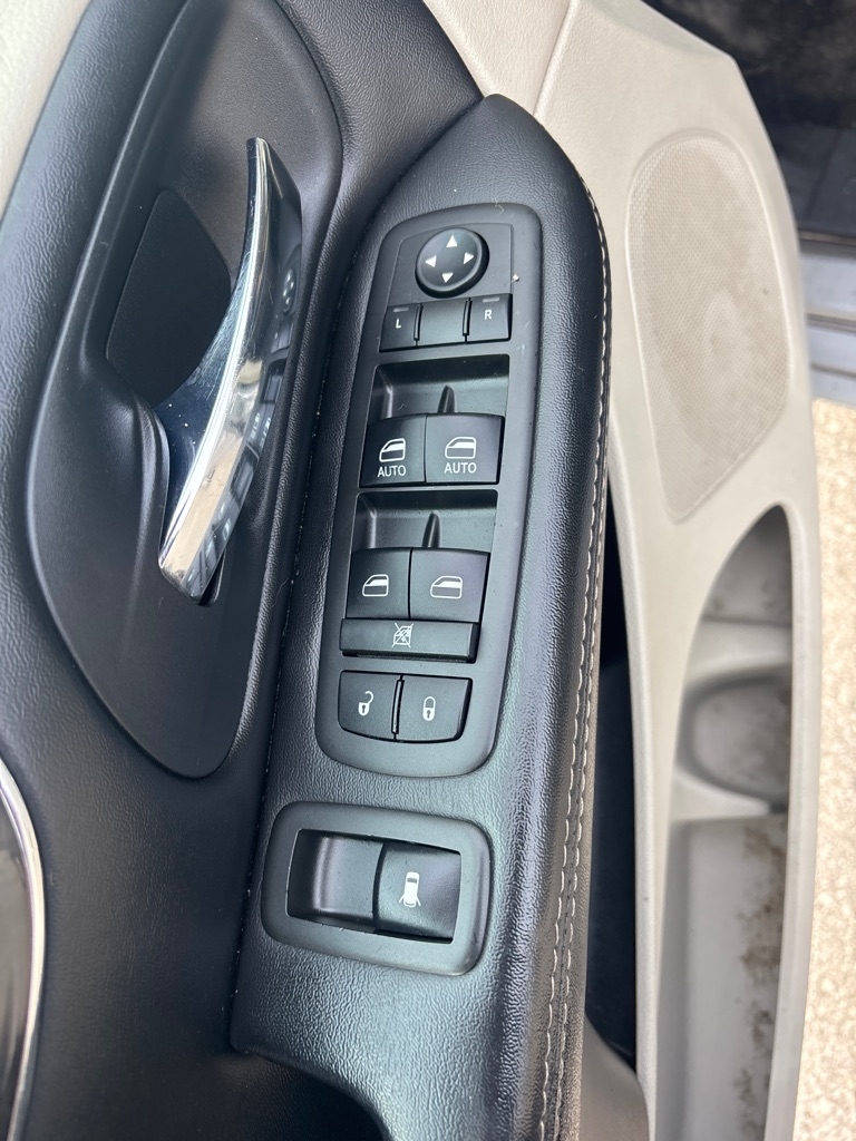 Chrysler Town & Country 4dr Wgn Touring 2014