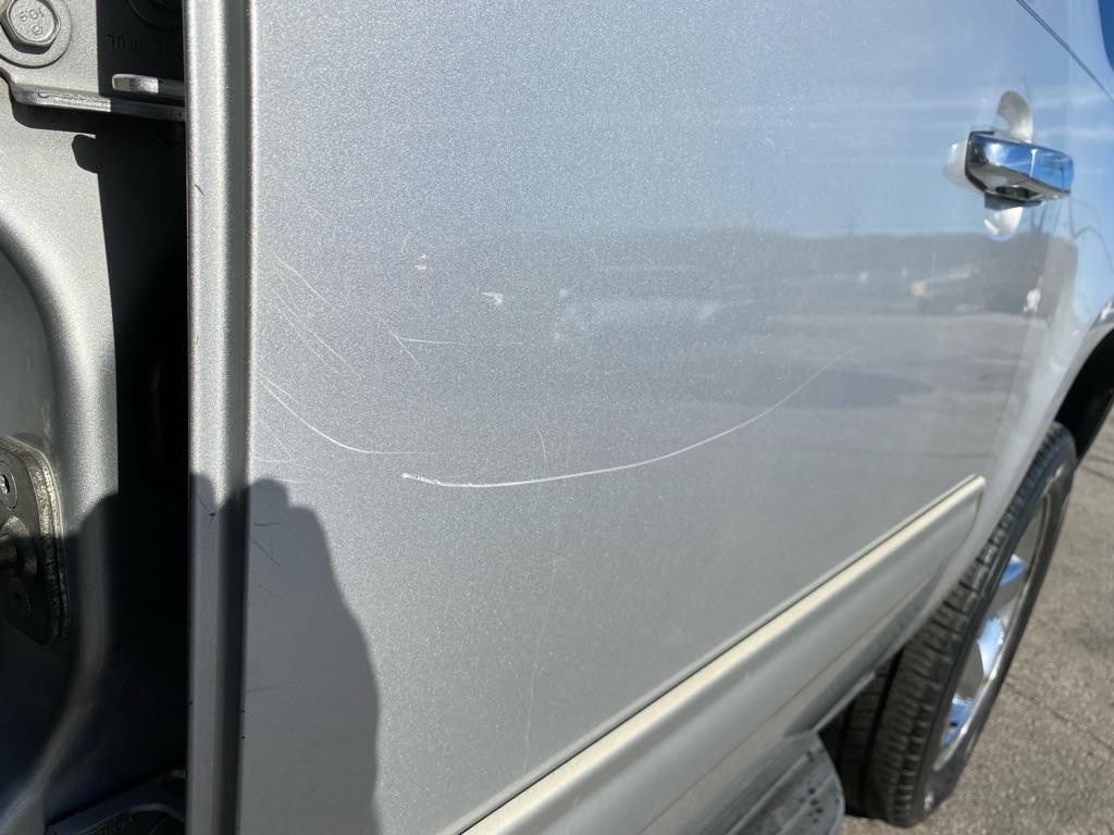 GMC Yukon XL 4WD 4dr 1500 SLT 2010