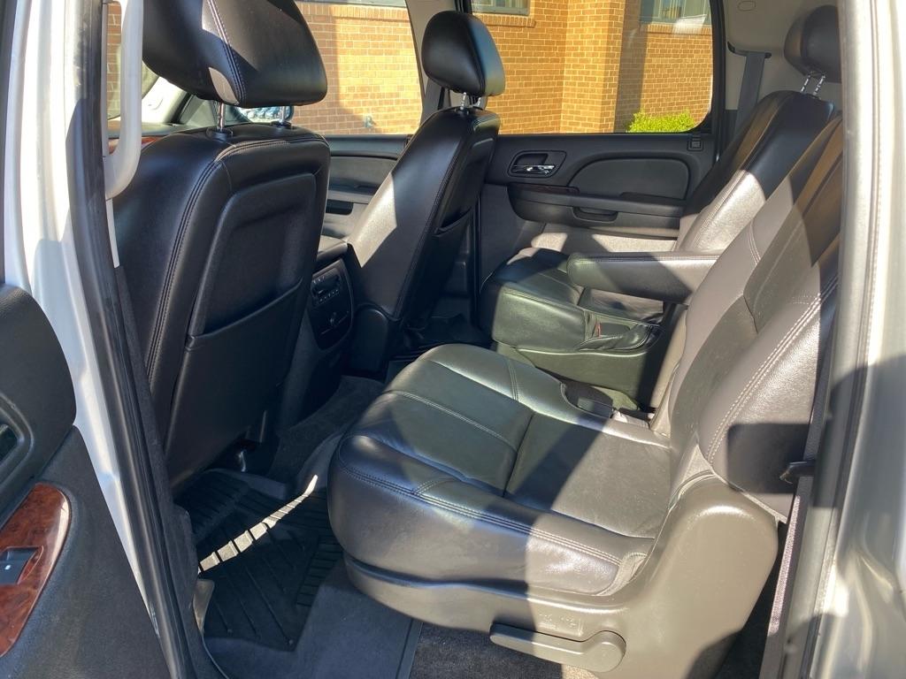 GMC Yukon XL 4WD 4dr 1500 SLT 2010