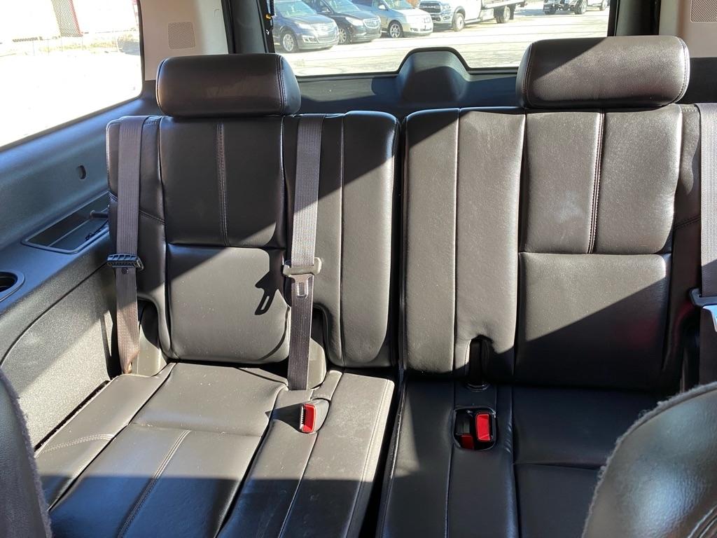 GMC Yukon XL 4WD 4dr 1500 SLT 2010