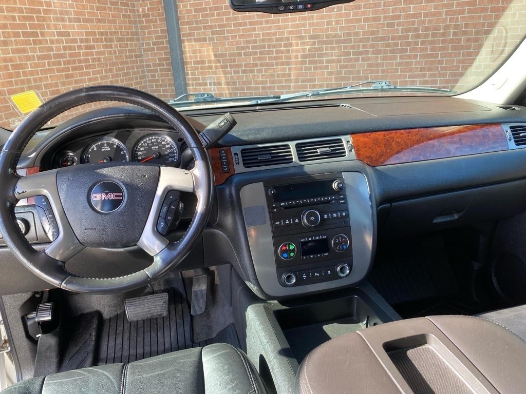 GMC Yukon XL 4WD 4dr 1500 SLT 2010