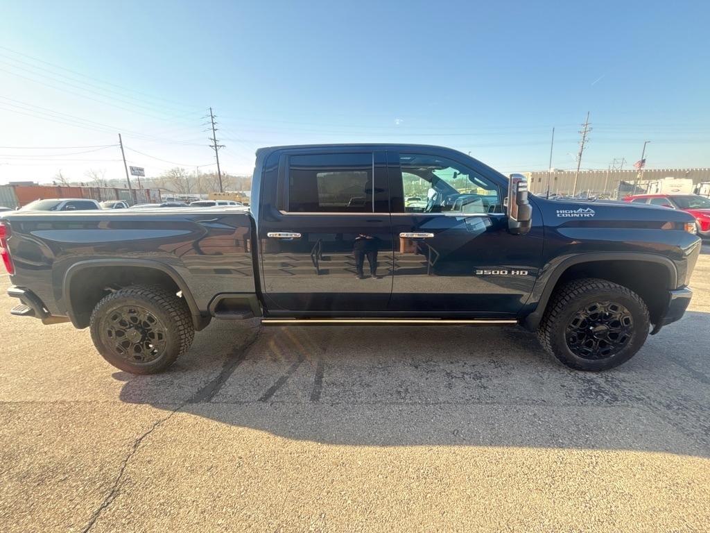 Chevrolet Silverado 3500HD 4WD Crew Cab 159" High Country 2022
