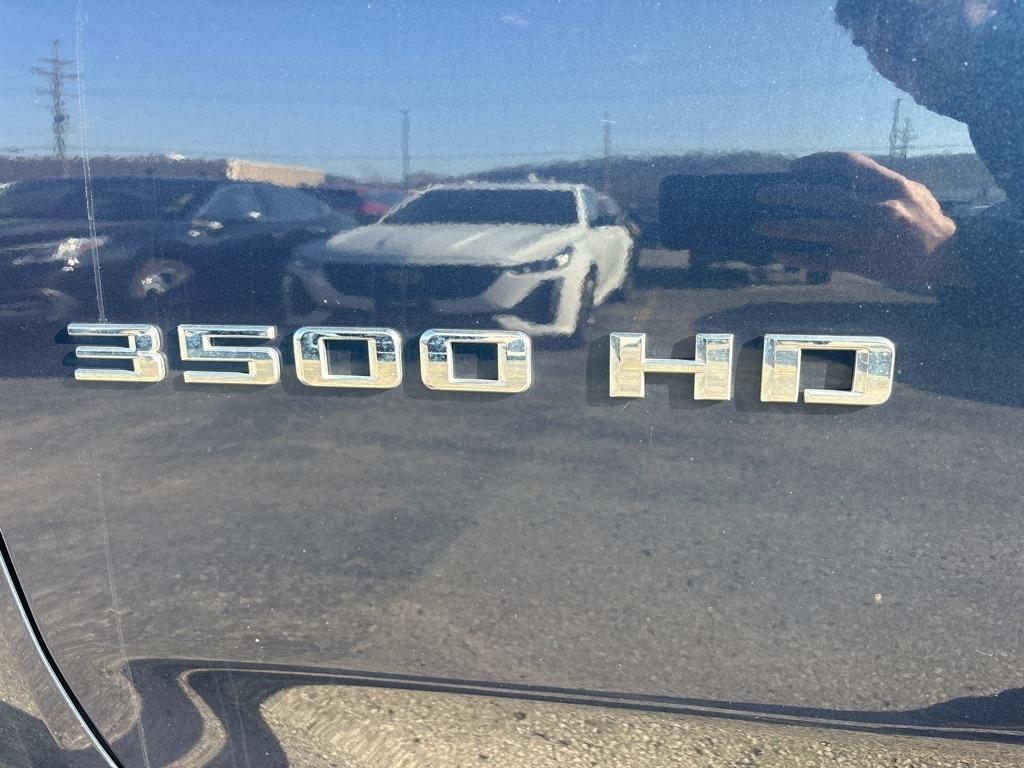 Chevrolet Silverado 3500HD 4WD Crew Cab 159" High Country 2022