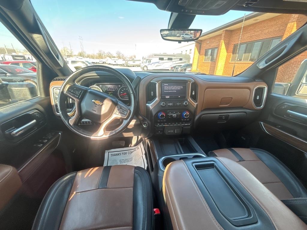 Chevrolet Silverado 3500HD 4WD Crew Cab 159" High Country 2022