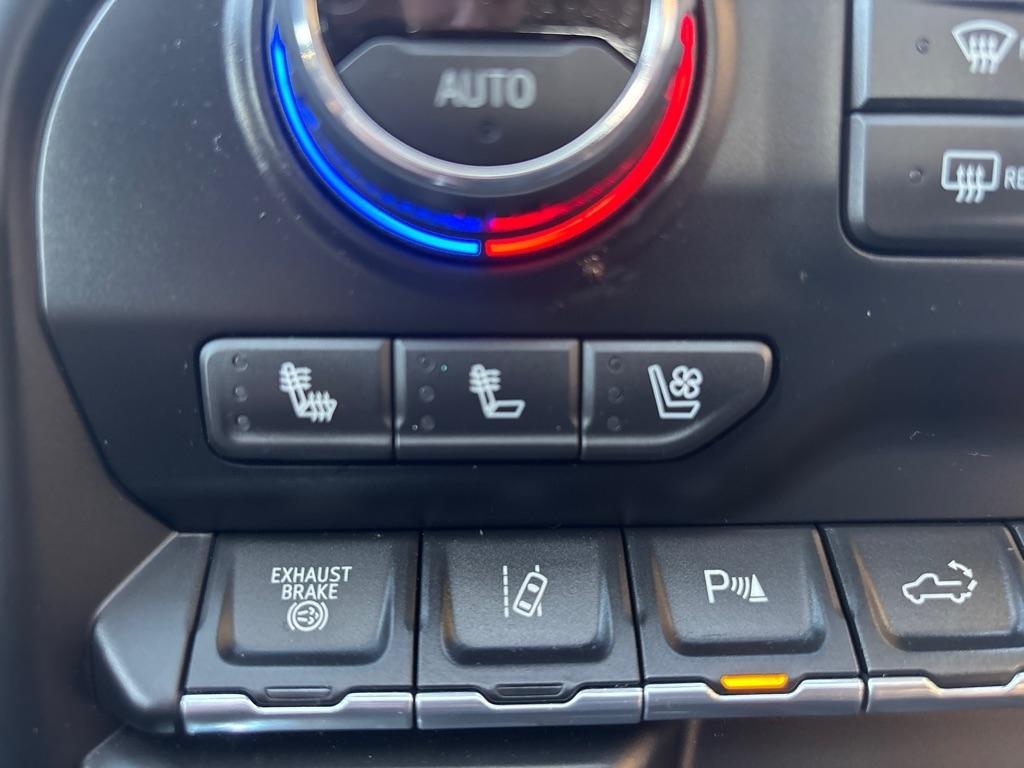 Chevrolet Silverado 3500HD 4WD Crew Cab 159" High Country 2022