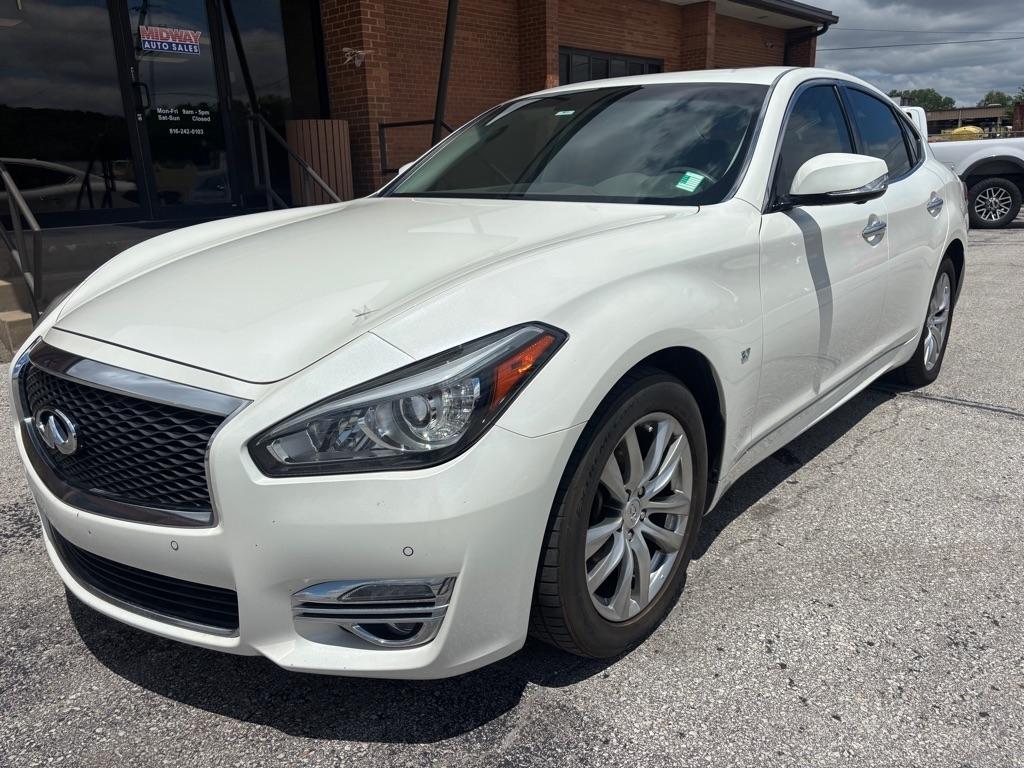 Infiniti Q70 3.7 LUXE RWD 2019