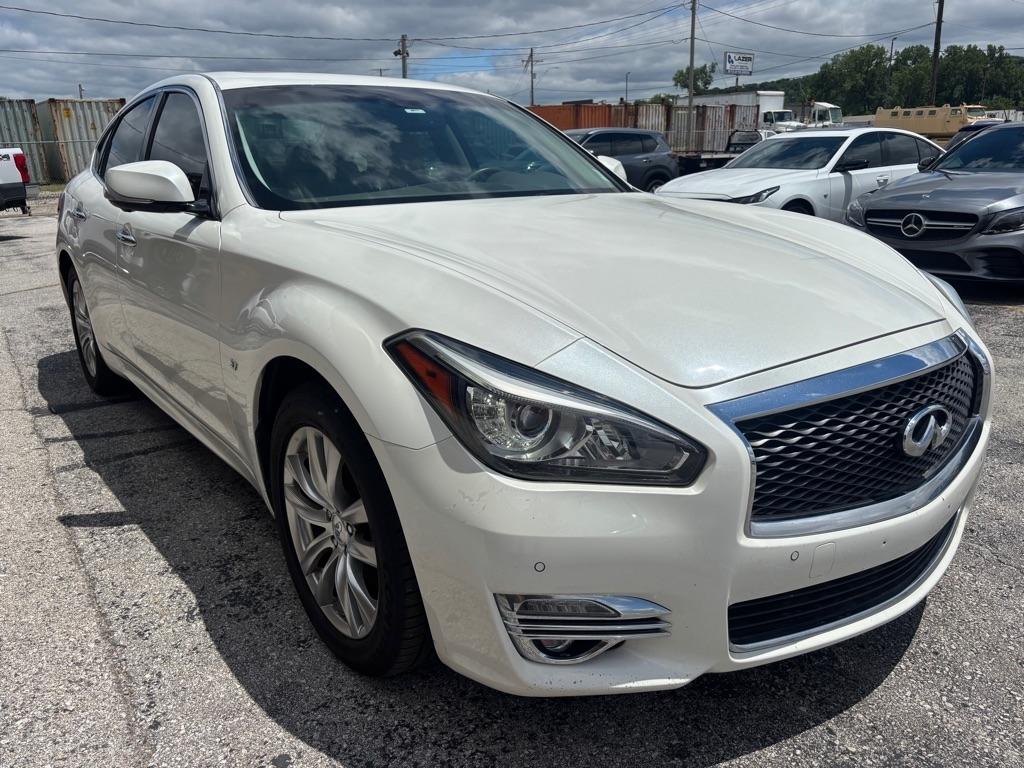 Infiniti Q70 3.7 LUXE RWD 2019