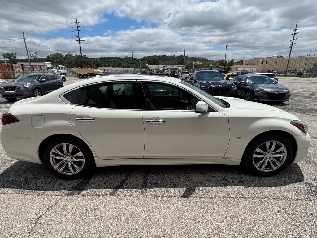 Infiniti Q70 3.7 LUXE RWD 2019