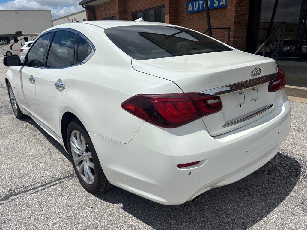 Infiniti Q70 3.7 LUXE RWD 2019