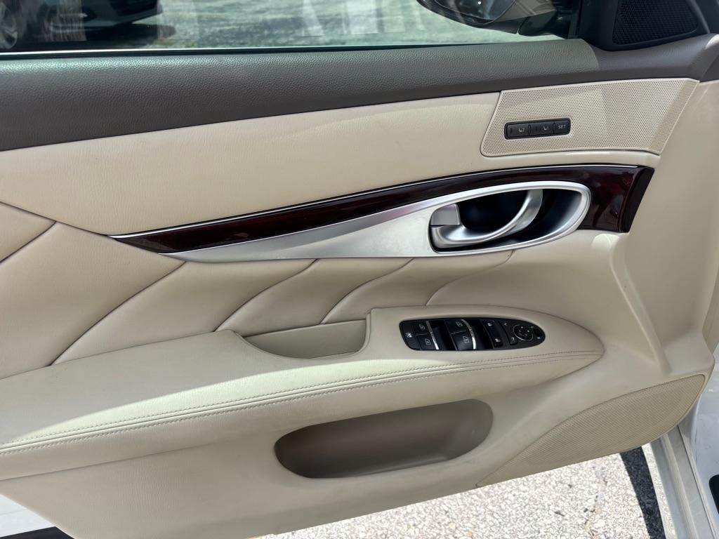 Infiniti Q70 3.7 LUXE RWD 2019