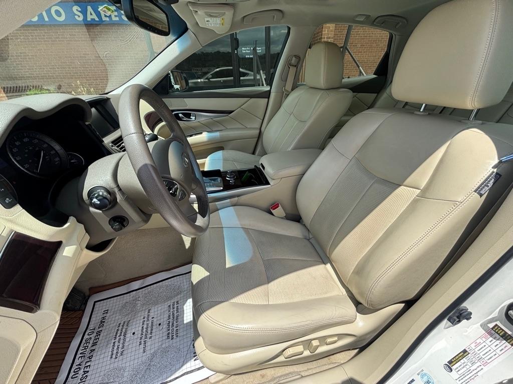 Infiniti Q70 3.7 LUXE RWD 2019