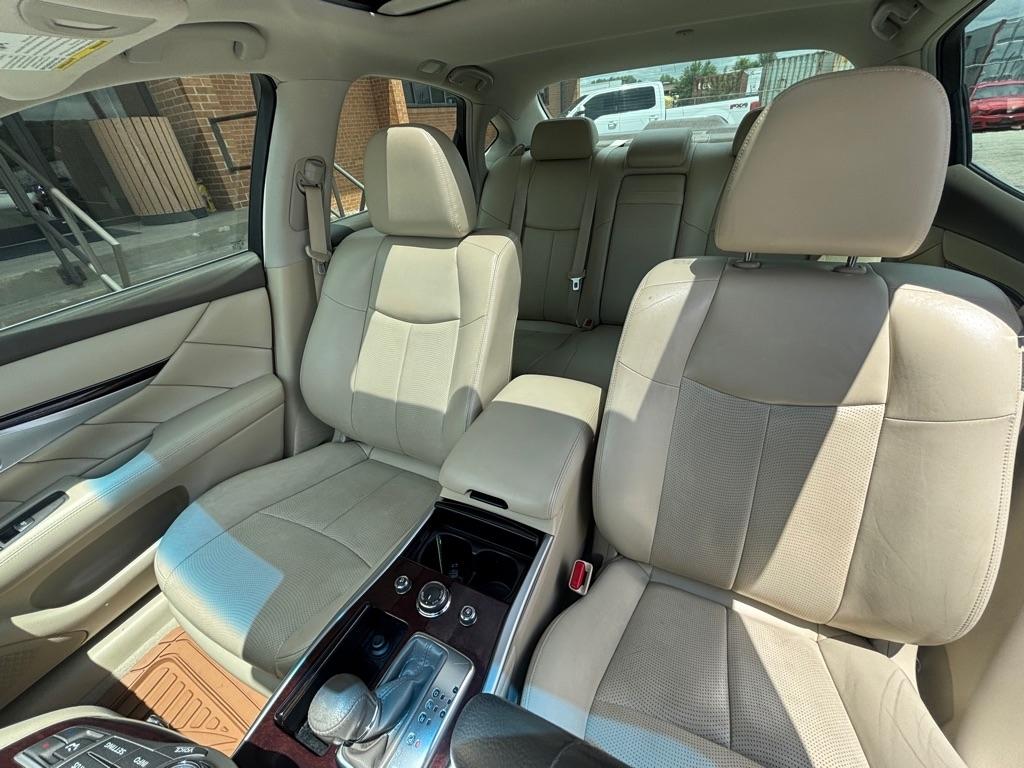 Infiniti Q70 3.7 LUXE RWD 2019