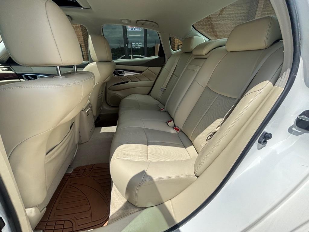 Infiniti Q70 3.7 LUXE RWD 2019