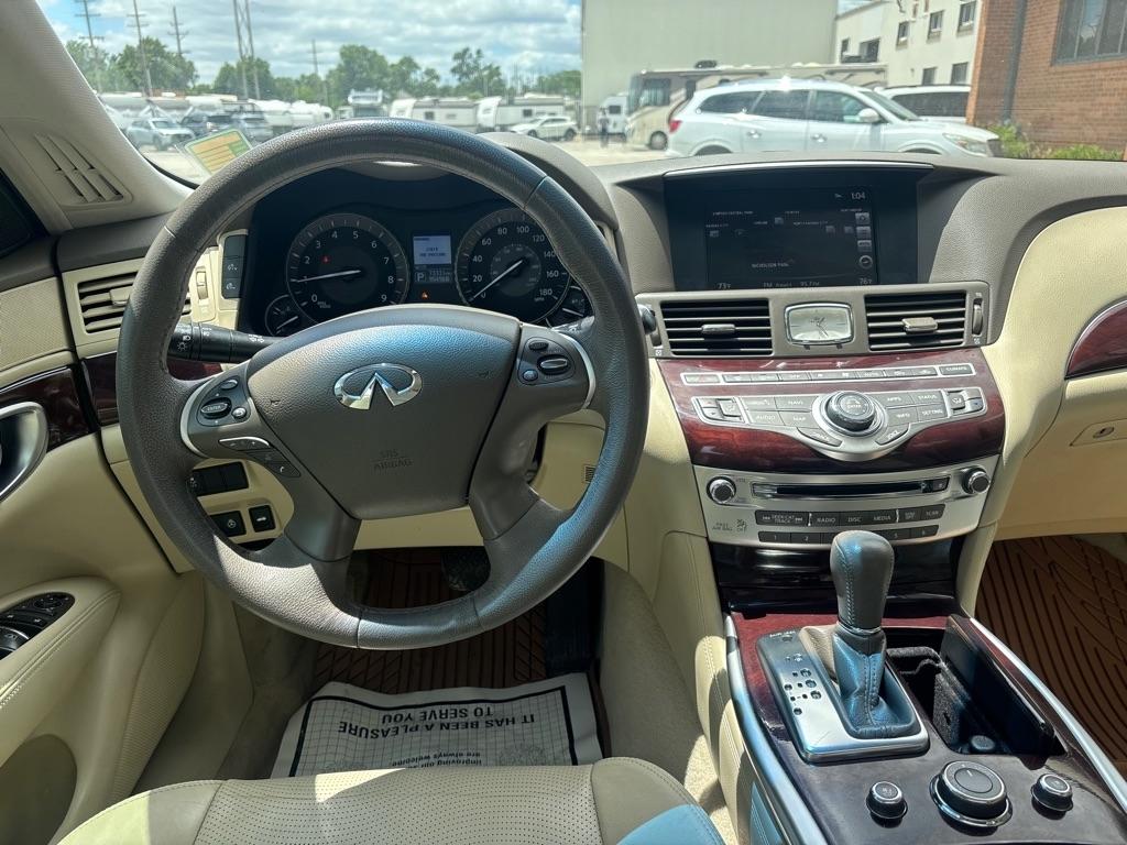 Infiniti Q70 3.7 LUXE RWD 2019