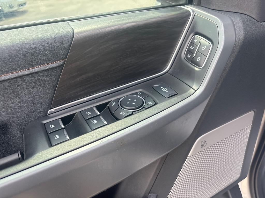 Ford F-150 Lariat 4WD SuperCrew 5.5' Box 2025