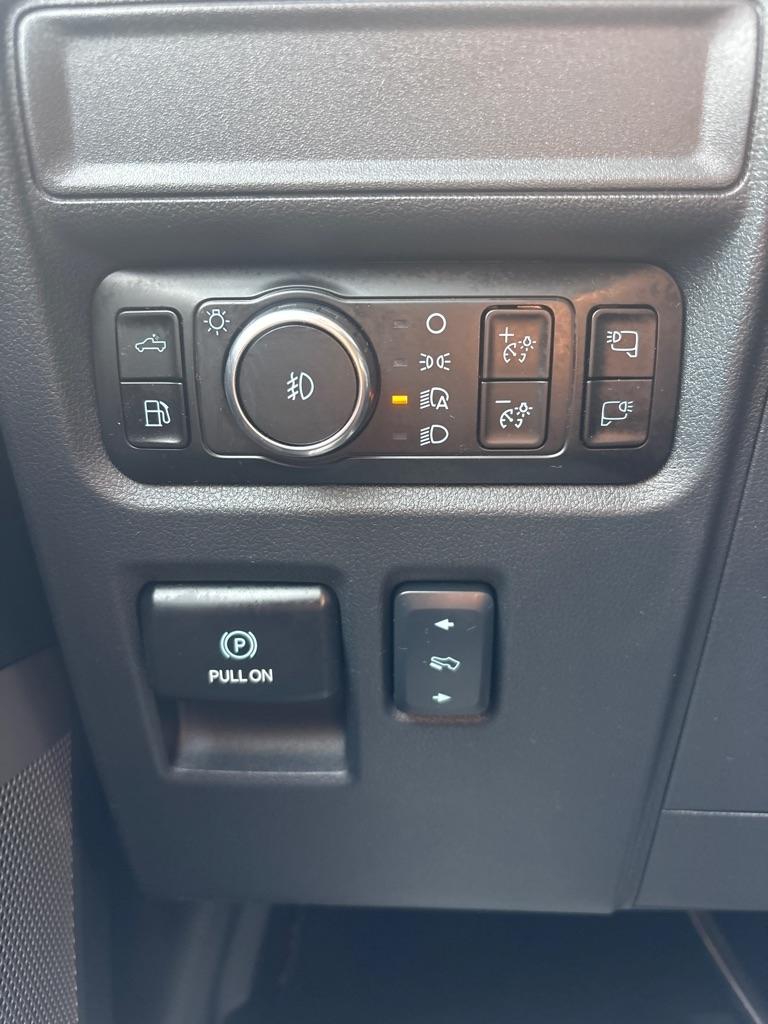 Ford F-150 Lariat 4WD SuperCrew 5.5' Box 2025