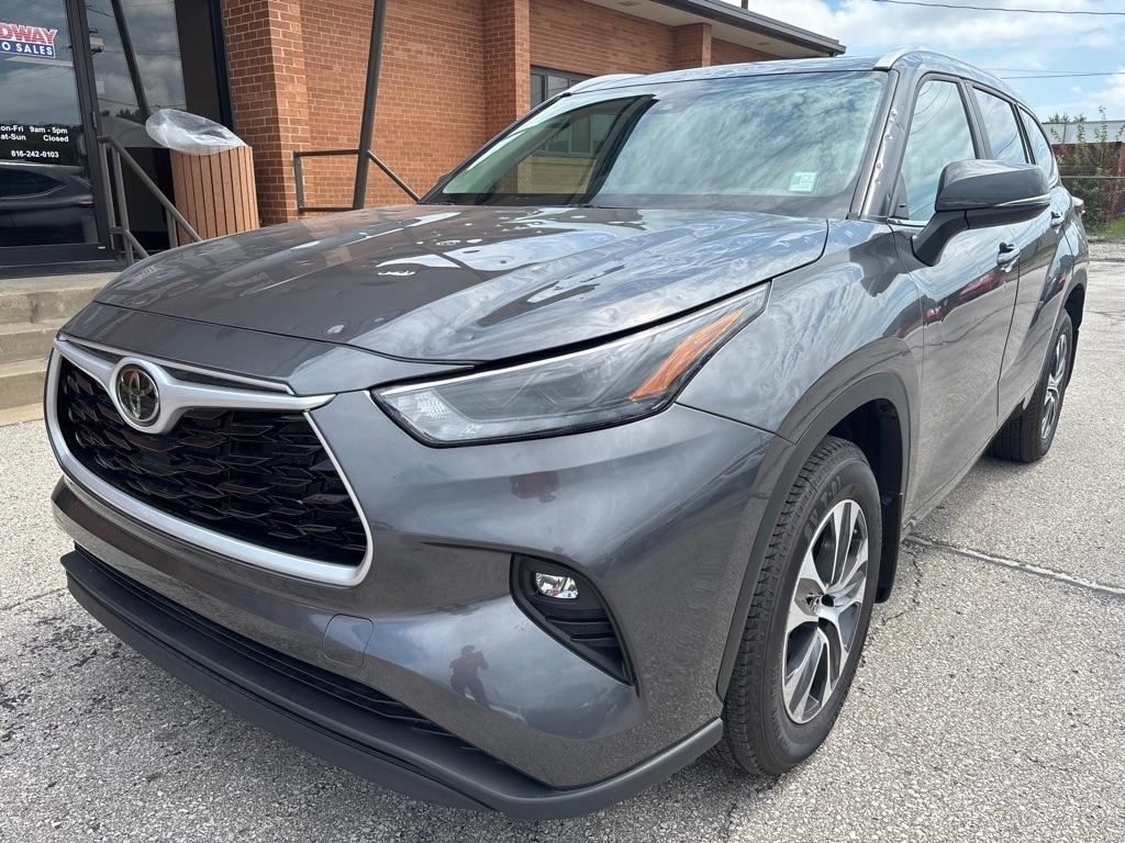 Toyota Highlander Platinum AWD (Natl) 2023