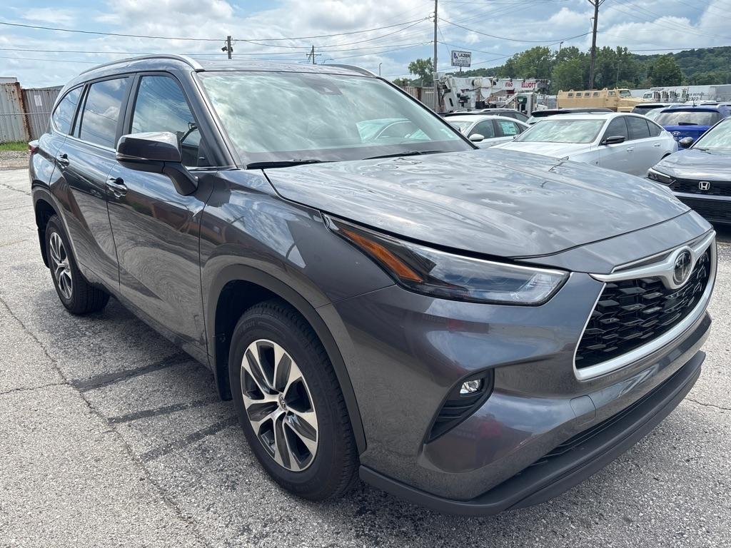 Toyota Highlander Platinum AWD (Natl) 2023