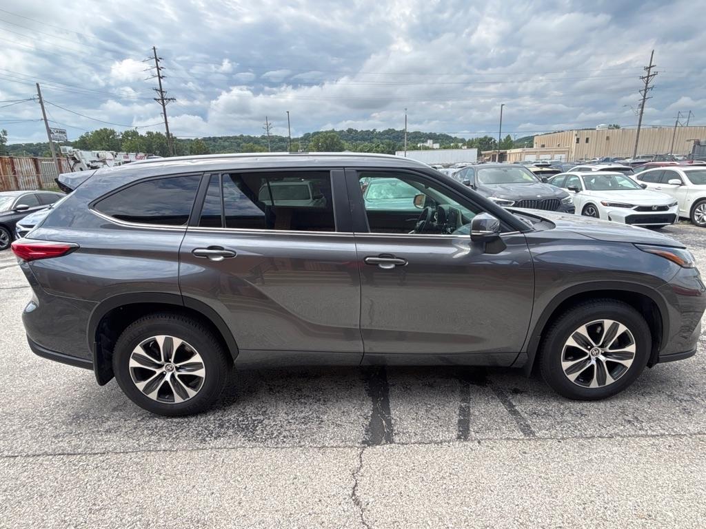 Toyota Highlander Platinum AWD (Natl) 2023
