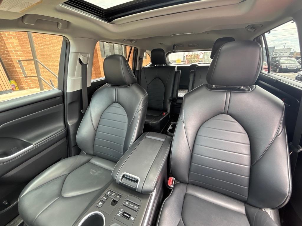 Toyota Highlander Platinum AWD (Natl) 2023