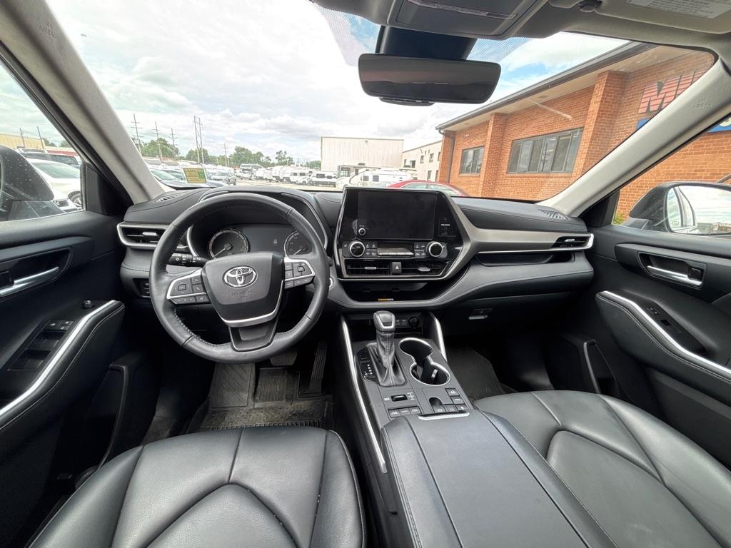 Toyota Highlander Platinum AWD (Natl) 2023