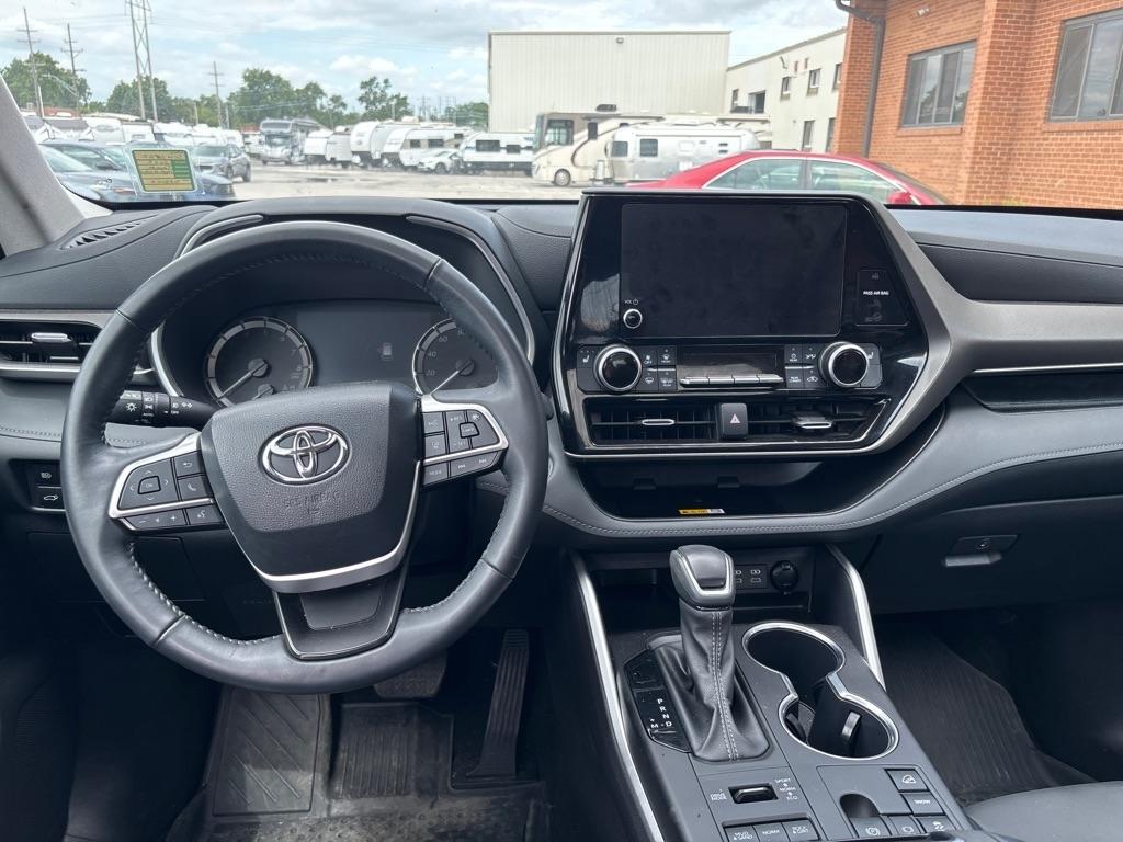 Toyota Highlander Platinum AWD (Natl) 2023