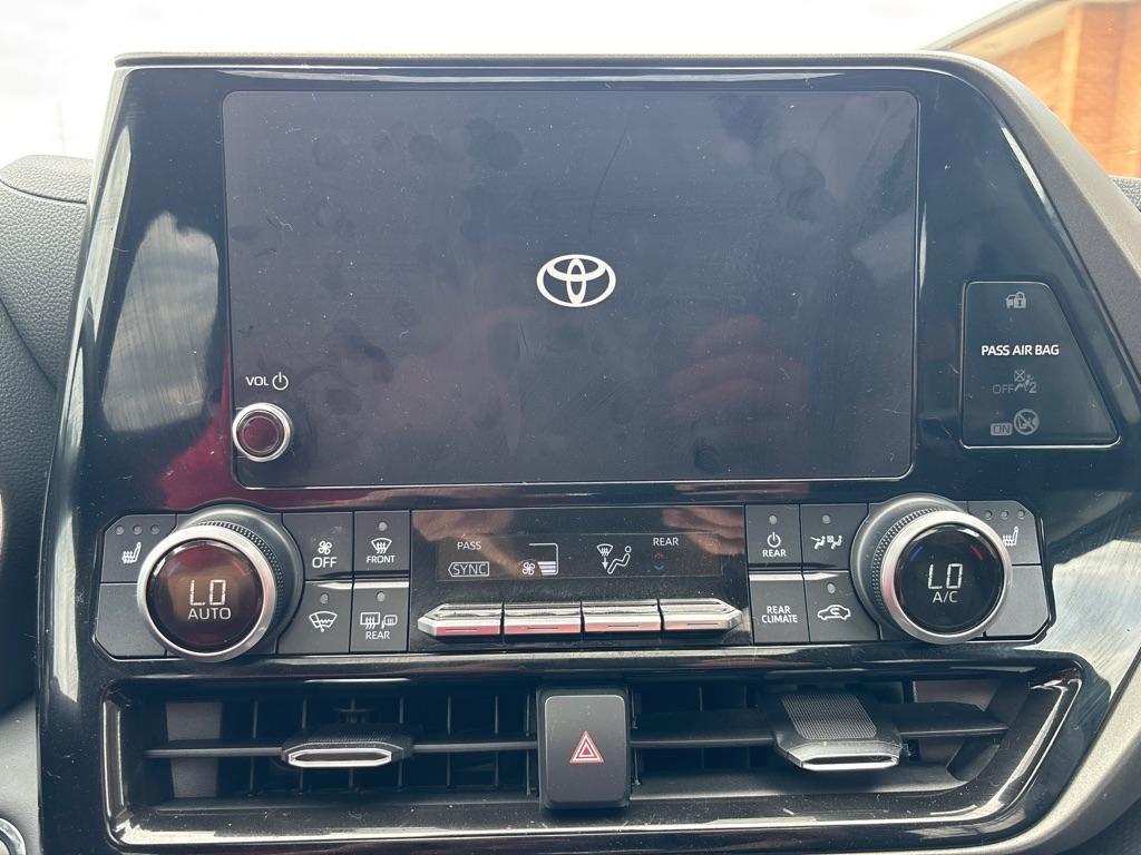 Toyota Highlander Platinum AWD (Natl) 2023