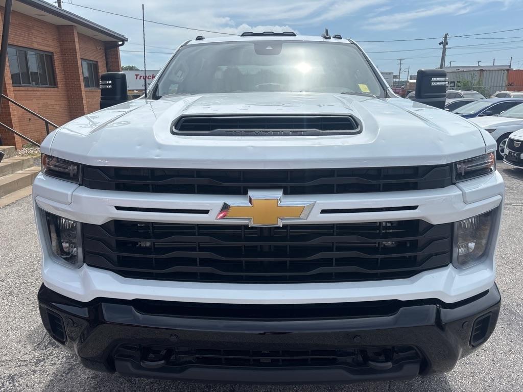 Chevrolet Silverado 2500HD 4WD Crew Cab 159" Custom 2026