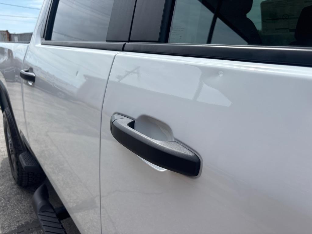 Chevrolet Silverado 2500HD 4WD Crew Cab 159" Custom 2026