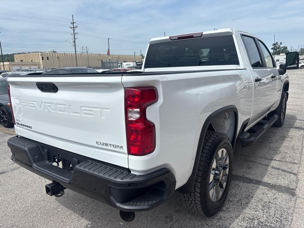 Chevrolet Silverado 2500HD 4WD Crew Cab 159" Custom 2026