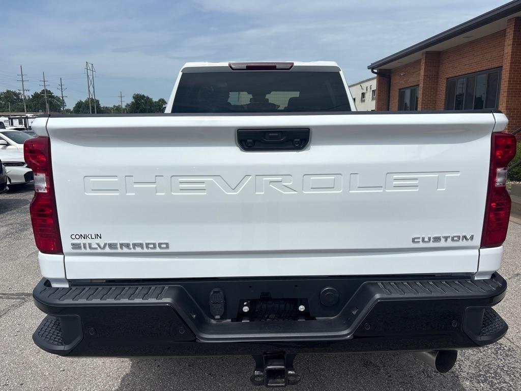 Chevrolet Silverado 2500HD 4WD Crew Cab 159" Custom 2026