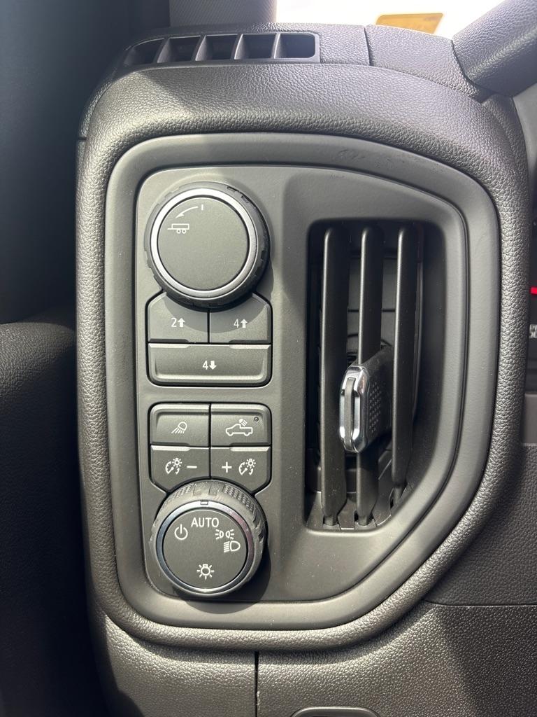 Chevrolet Silverado 2500HD 4WD Crew Cab 159" Custom 2026
