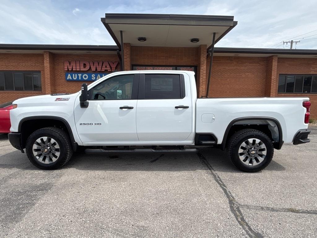 Chevrolet Silverado 2500HD 4WD Crew Cab 159" Custom 2026
