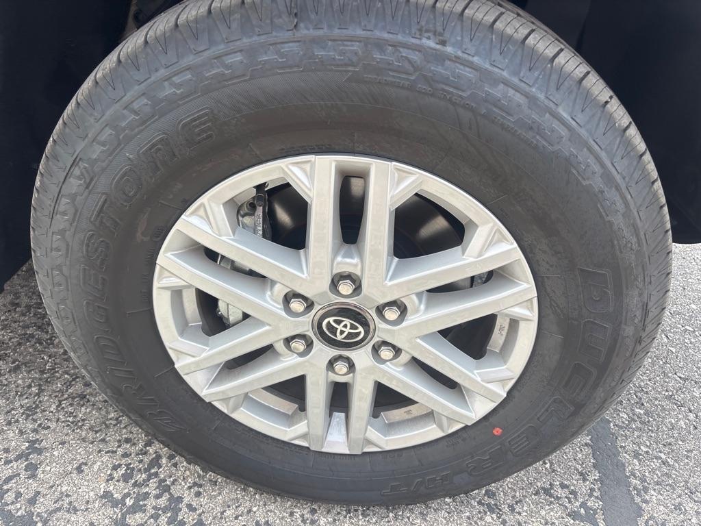 Toyota Tundra SR5 CrewMax 5.5' Bed (Natl) 2026