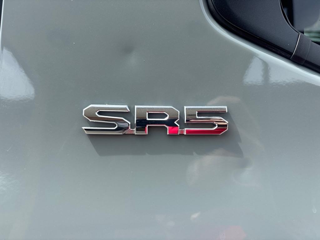 Toyota Tundra SR5 CrewMax 5.5' Bed (Natl) 2026