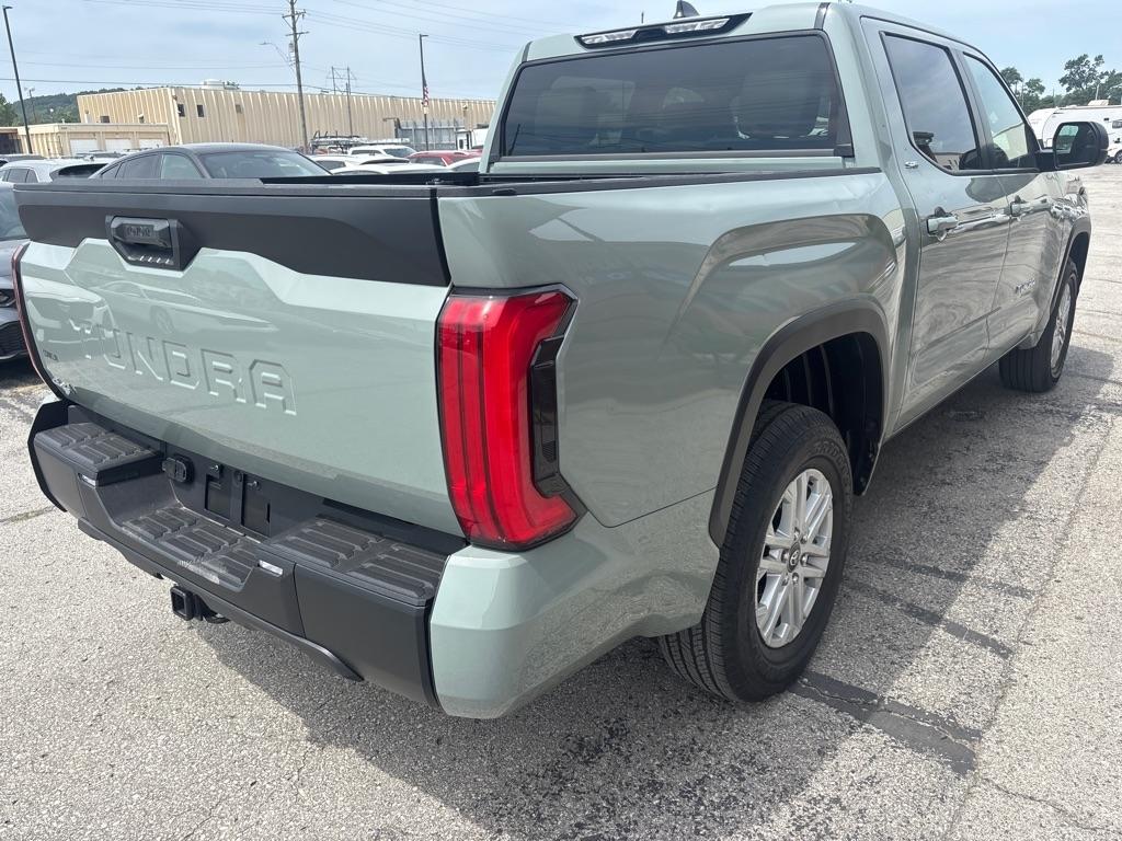 Toyota Tundra SR5 CrewMax 5.5' Bed (Natl) 2026