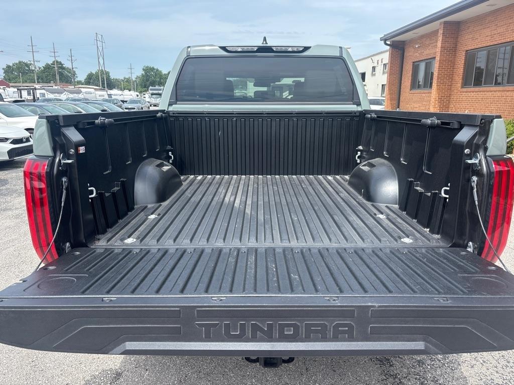 Toyota Tundra SR5 CrewMax 5.5' Bed (Natl) 2026