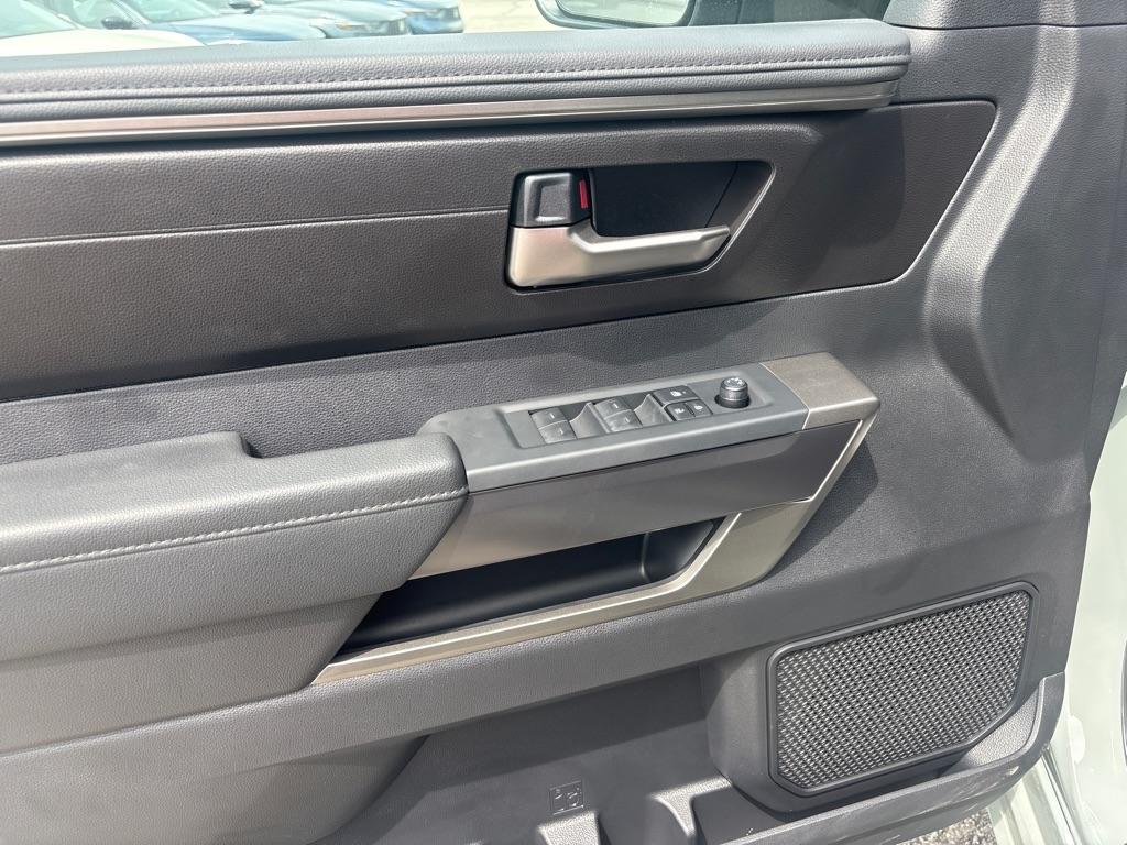 Toyota Tundra SR5 CrewMax 5.5' Bed (Natl) 2026