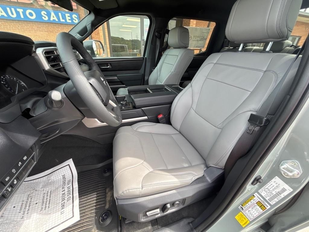 Toyota Tundra SR5 CrewMax 5.5' Bed (Natl) 2026