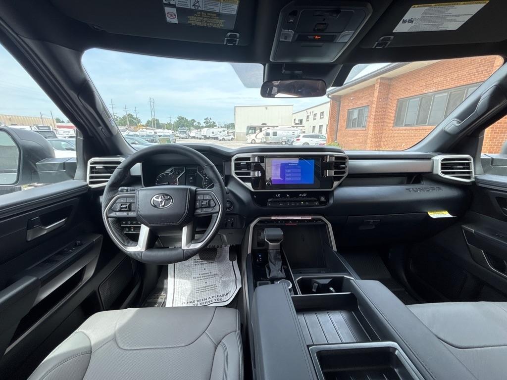 Toyota Tundra SR5 CrewMax 5.5' Bed (Natl) 2026