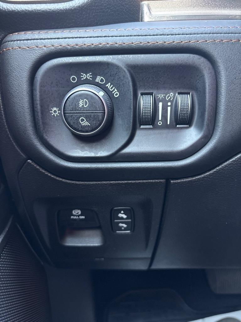 RAM 1500 Longhorn 4x2 Crew Cab 5'7" Box 2020
