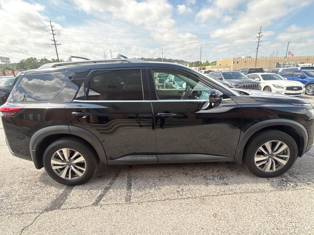 Nissan Pathfinder SL 2WD 2022