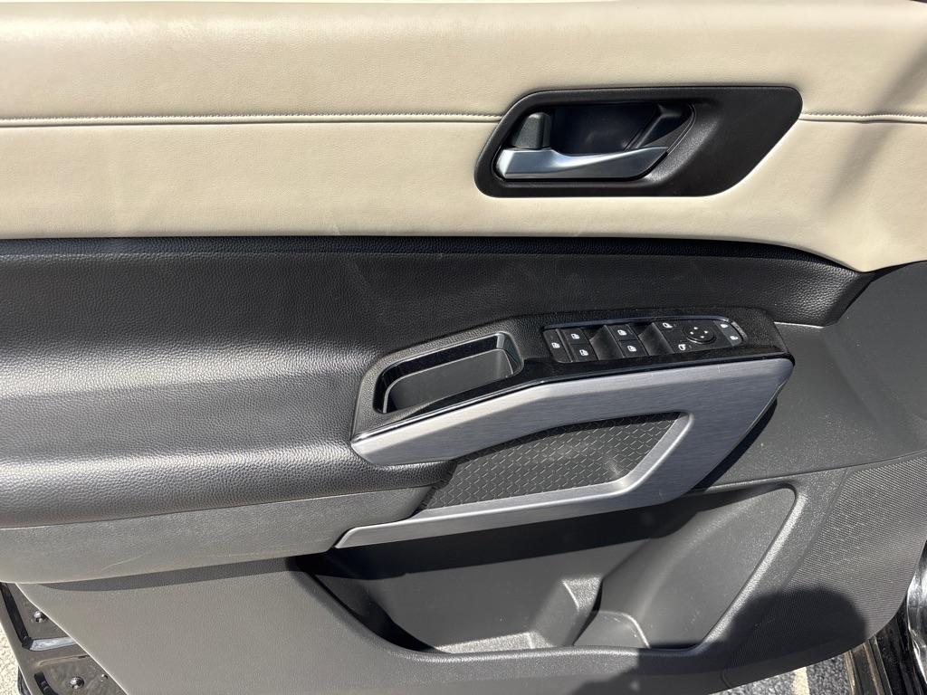 Nissan Pathfinder SL 2WD 2022
