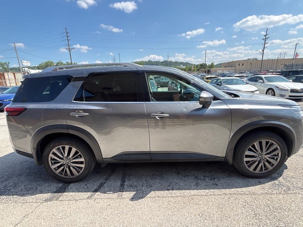Nissan Pathfinder SL 2WD 2022