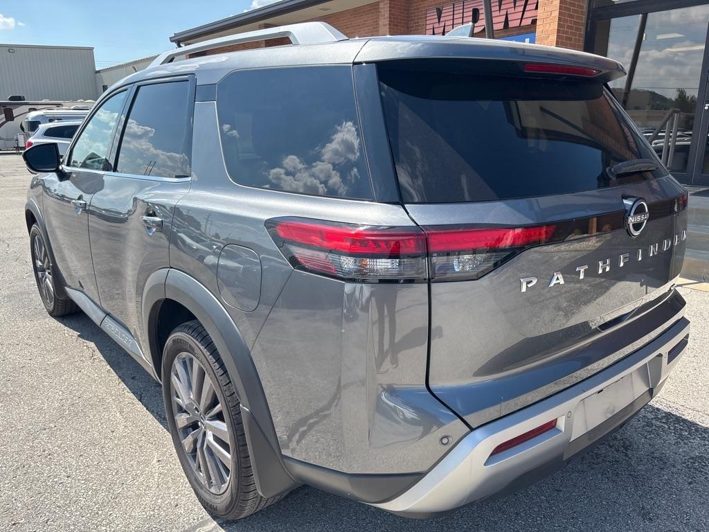 Nissan Pathfinder SL 2WD 2022